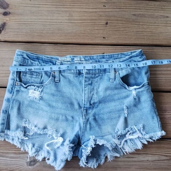 Mossimo high rise, distressed Jean shorts size 10 - Picture 5 of 10